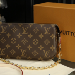 Q15 LV女士斜挎包