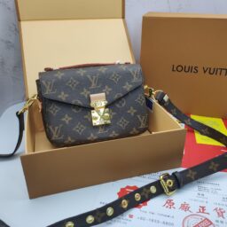 AA-062 LV老花邮差 55棕色小号  21*14*6