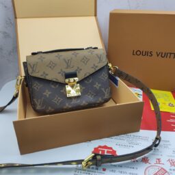 AA-064 LV老花邮差 54卡其小号  21*14*6