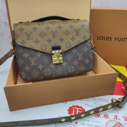 AA-65 LV老花邮差 54卡其大号  25*19*7